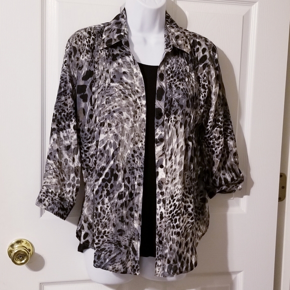 Gloria Vanderbilt Animal Print Button Down… - Picture 3 of 6